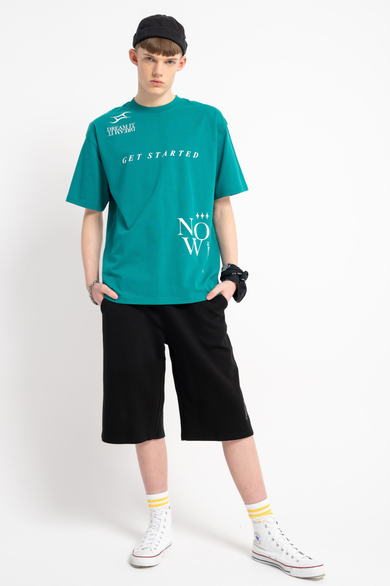 T-shirt w kolorze morskim z kontrastową grafiką z przodu, morski