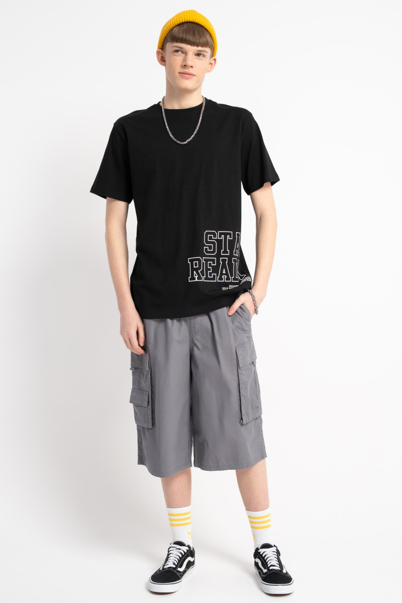 Czarny t-shirt z asymetryczną grafiką z przodu, czarny