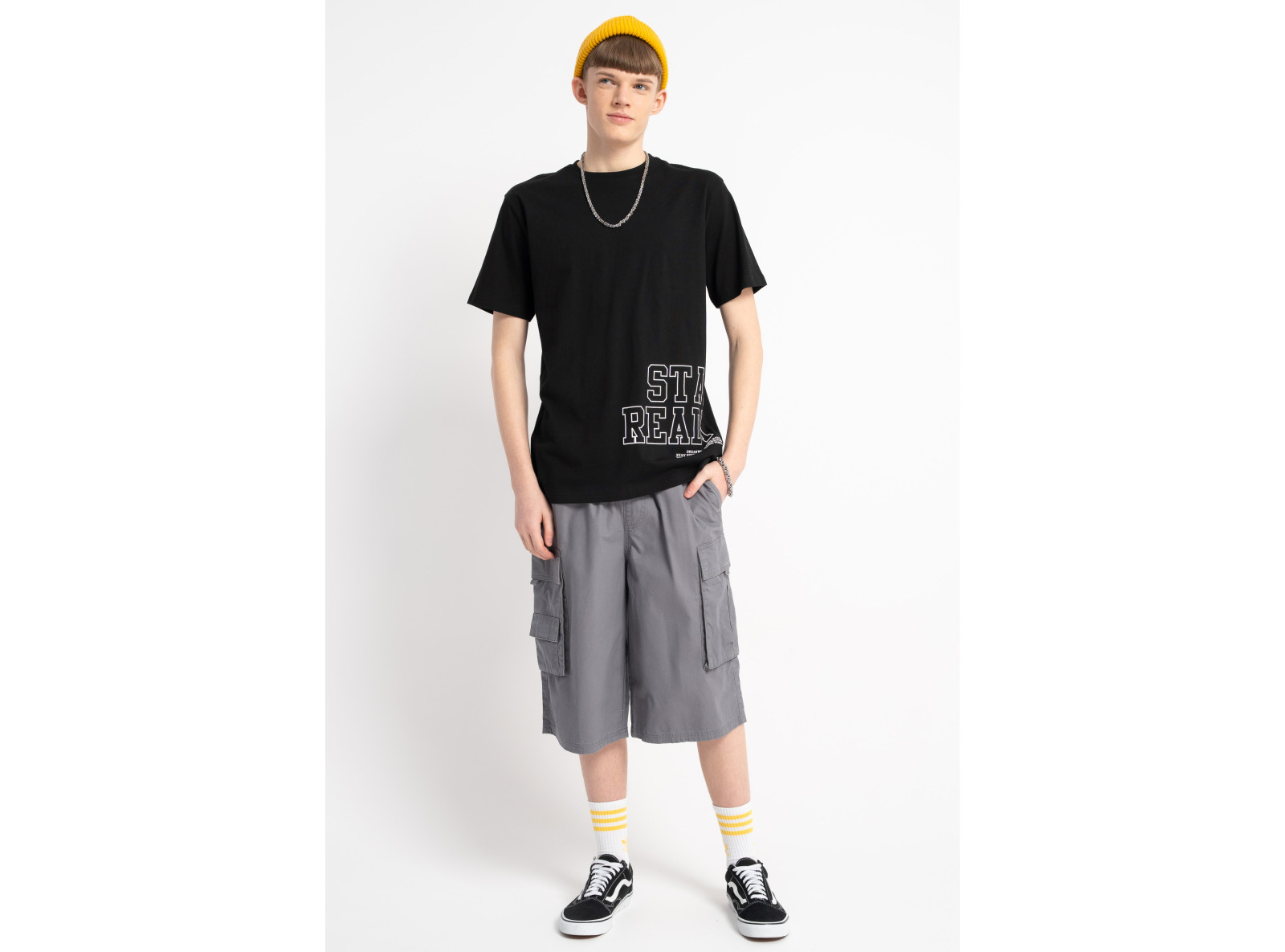 Czarny t-shirt z asymetryczną grafiką z przodu