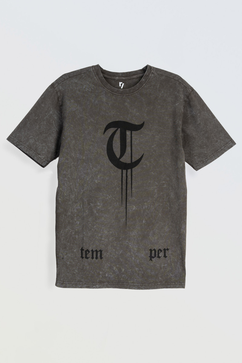 Brązowy t-shirt z efektem sprania z autorską grafiką z przodu