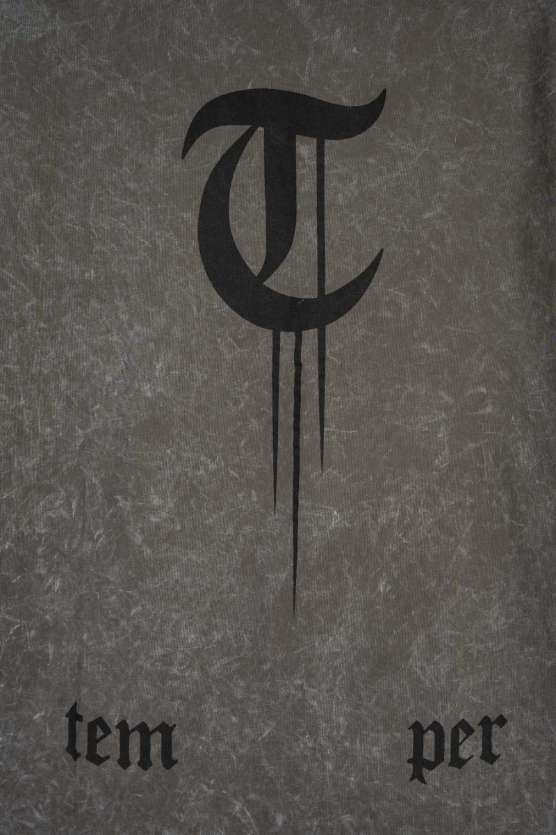 Brązowy t-shirt z efektem sprania z autorską grafiką z przodu