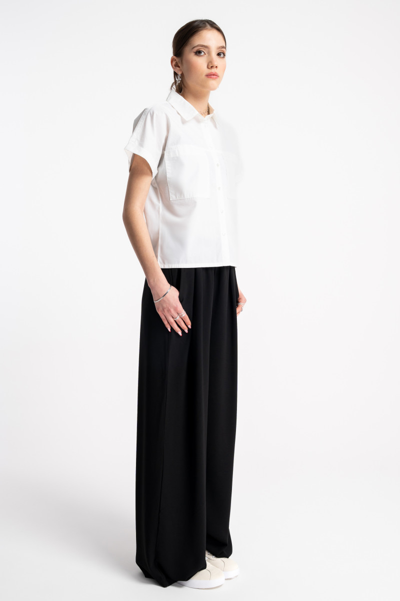 Biała koszula o pudełkowym kroju z krótkim rękawem, biały