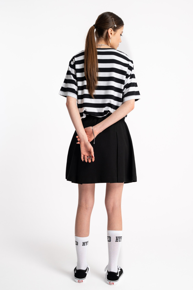 Luźny t-shirt w biało czarne pasy
