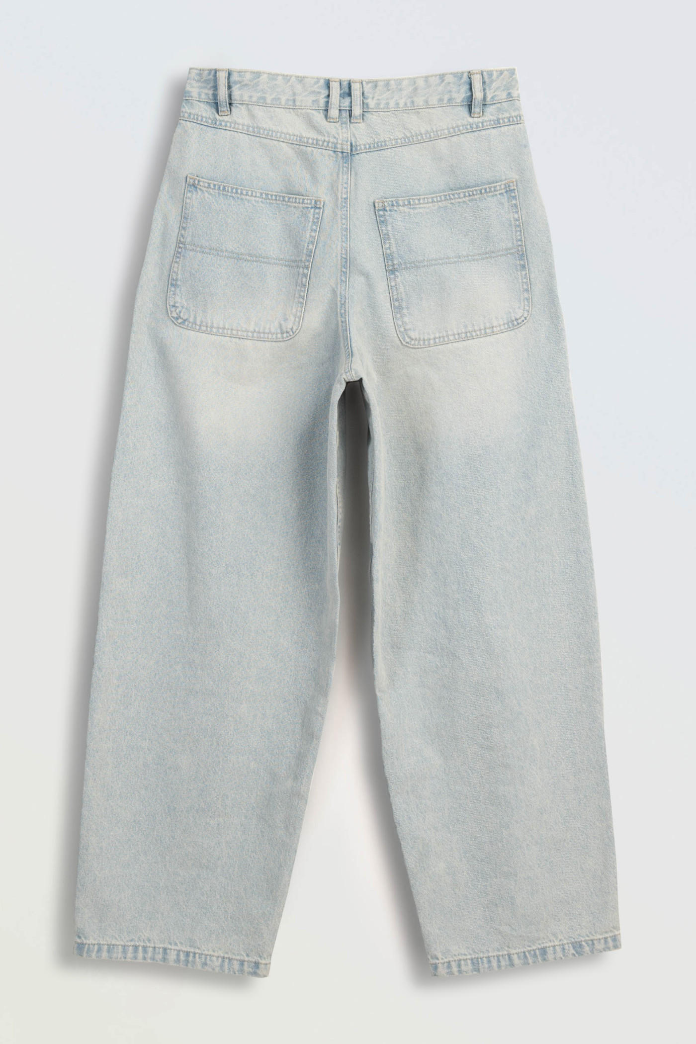 Jasnoniebieskie spodnie jeansowe o kroju BAGGY