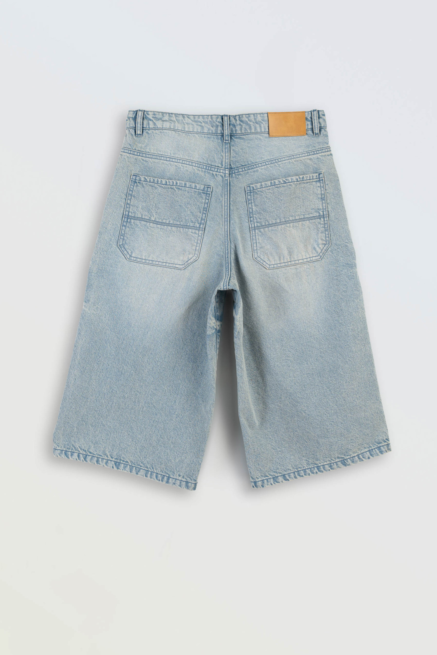 Jasnoniebieskie krótkie spodenki jeansowe model JORTS