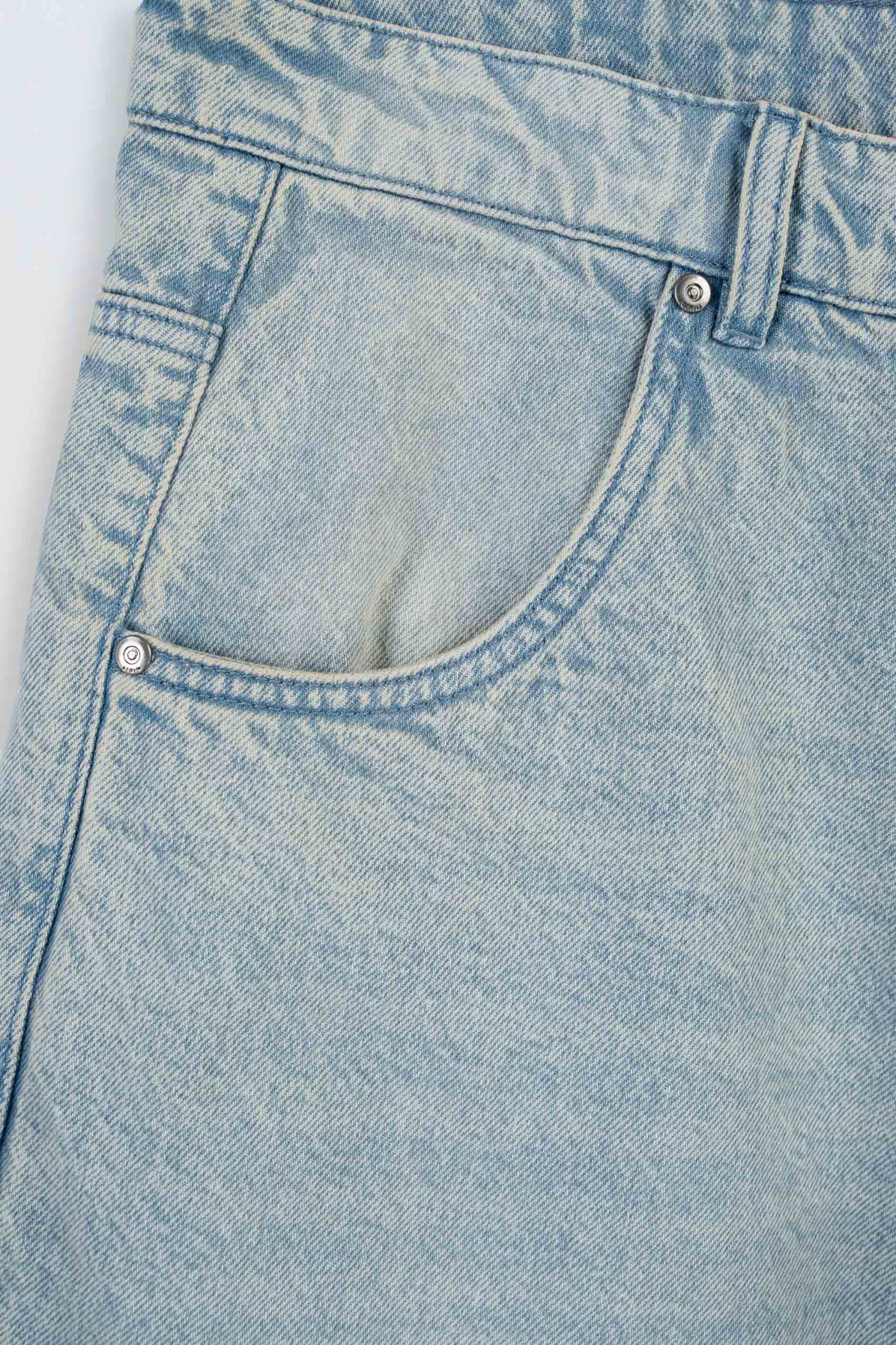 Jasnoniebieskie krótkie spodenki jeansowe model JORTS