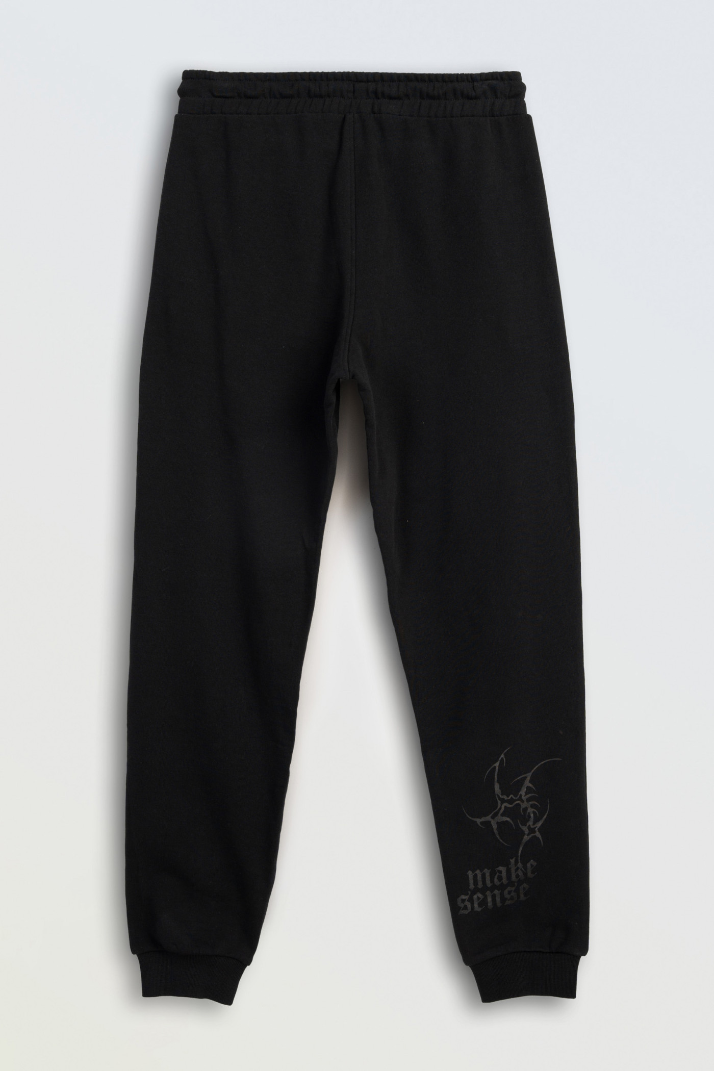 Czarne spodnie dresowe REGULAR z autorską grafiką na nogawce