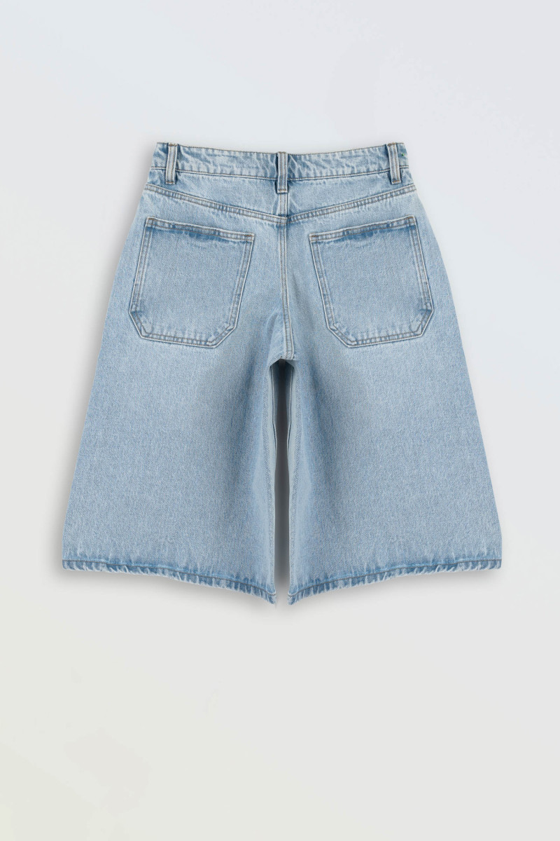 Jasnoniebieskie krótkie spodenki jeansowe model JORTS