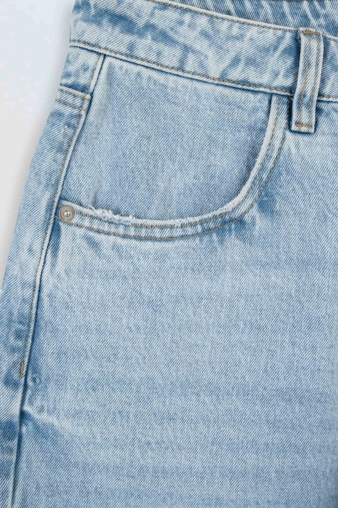 Jasnoniebieskie krótkie spodenki jeansowe model JORTS