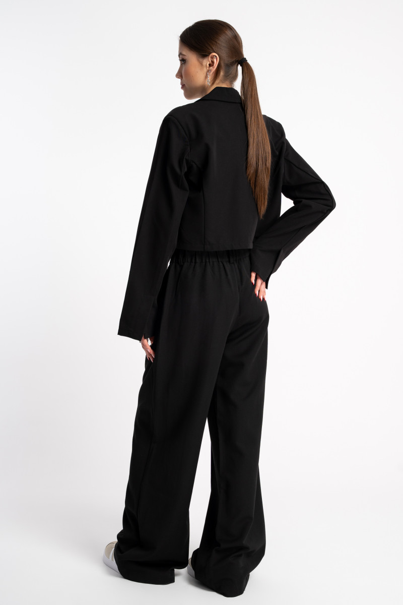 Czarny elegancki krótki żakiet