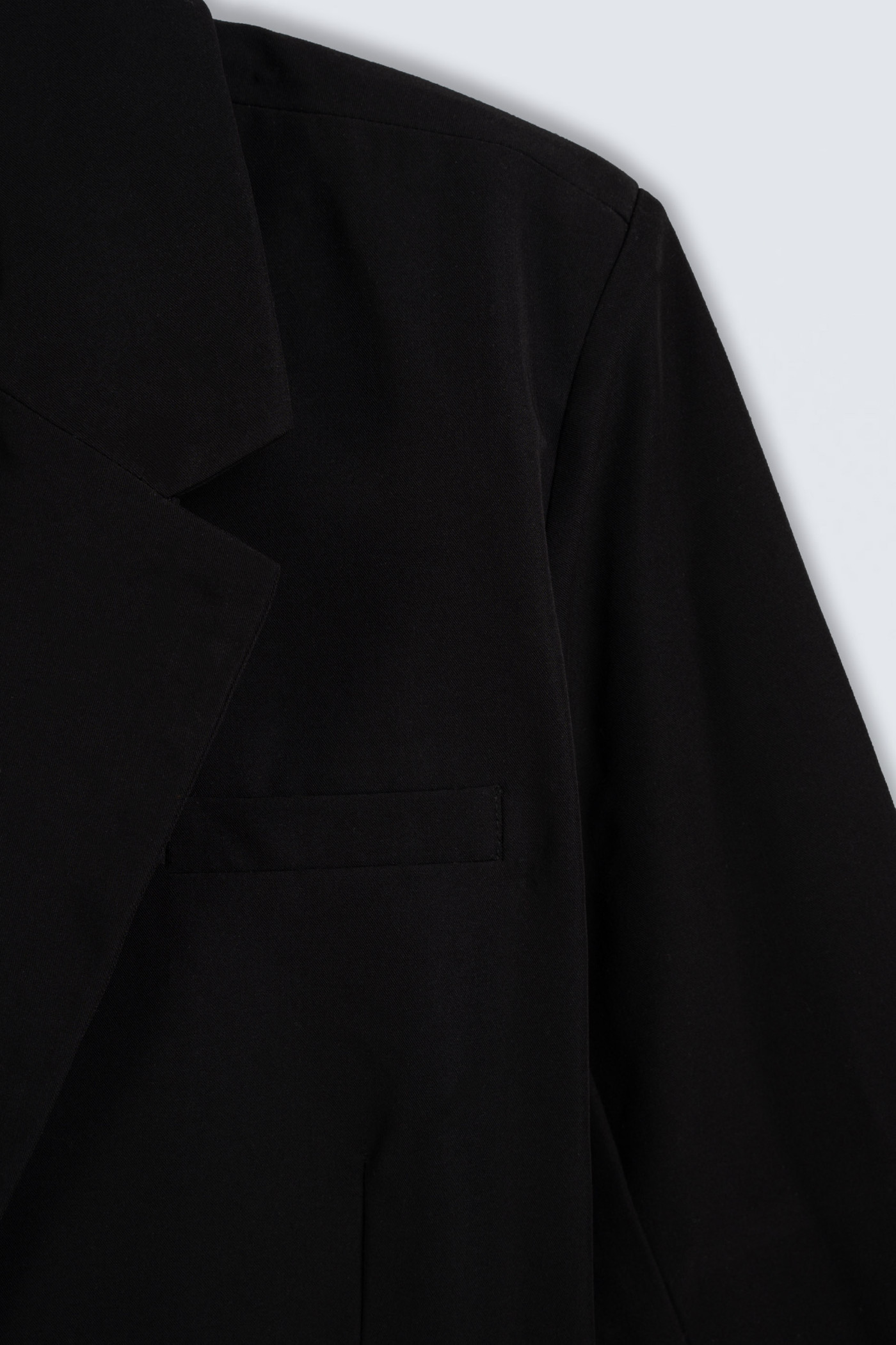 Czarny elegancki krótki żakiet