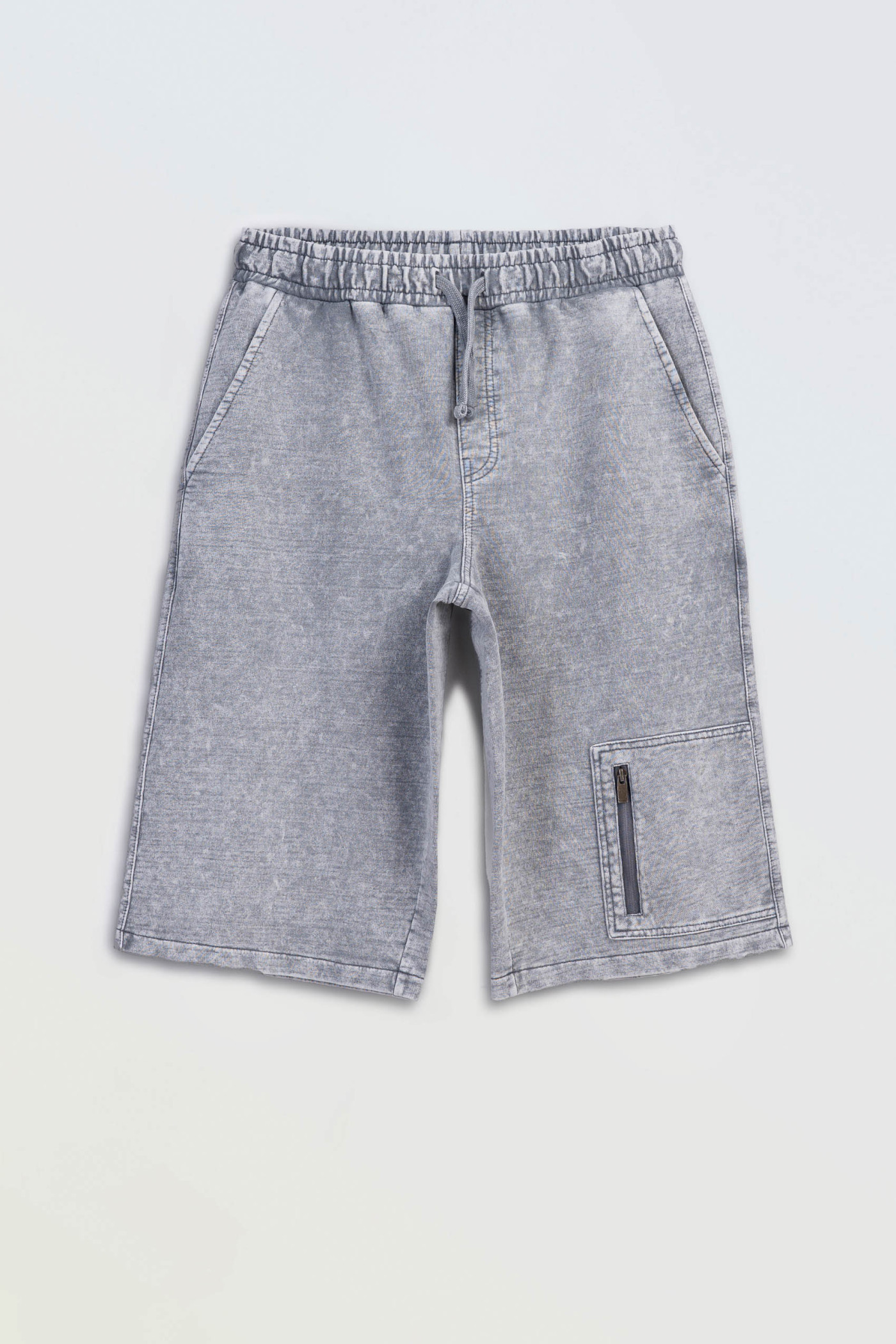 Jasnoszare krótkie spodenki z efektem sprania model JORTS