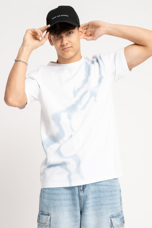 Biały t-shirt z autorską grafiką z przodu