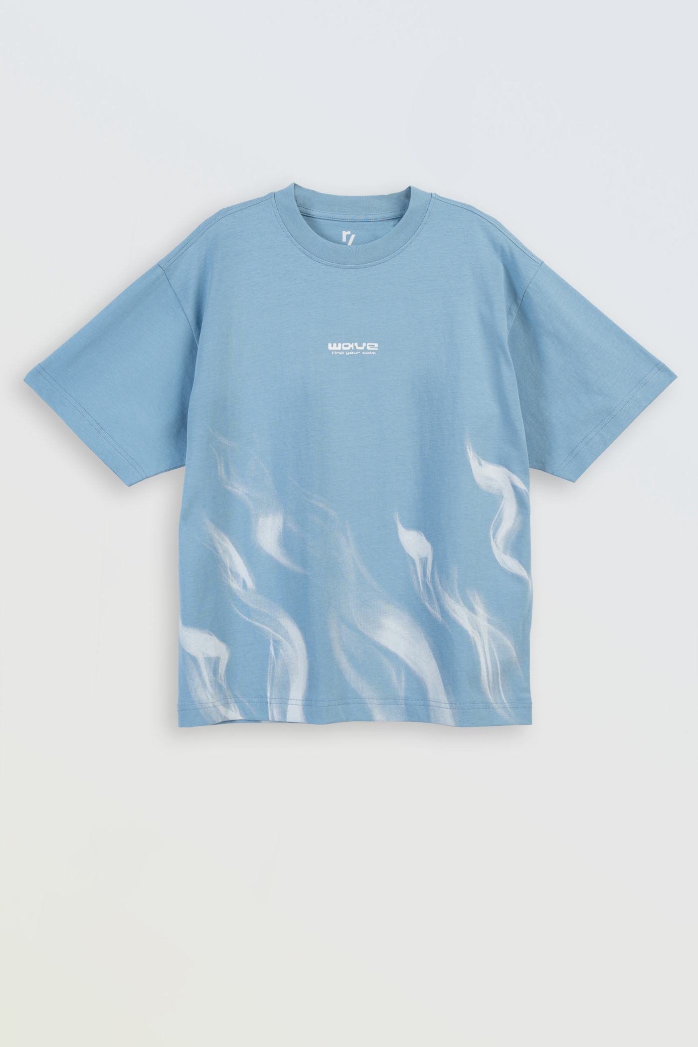 Niebieski t-shirt z kontrastowym nadrukiem
