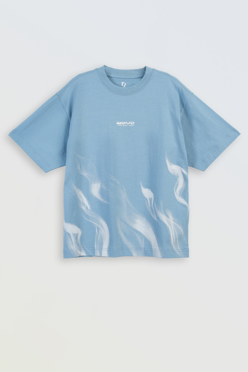 Niebieski t-shirt z kontrastowym nadrukiem