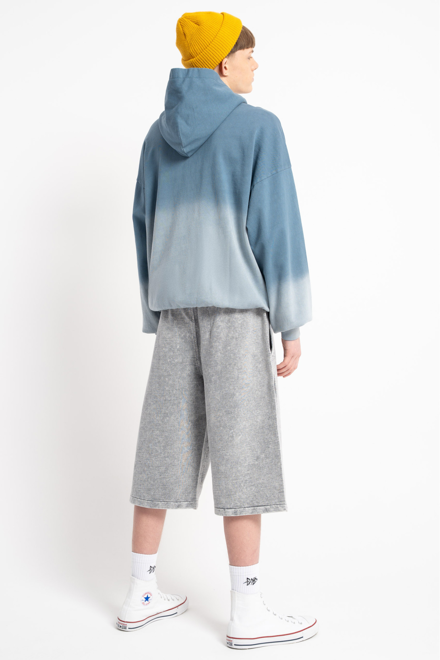 Niebieska bluza z kapturem z efektem ombre