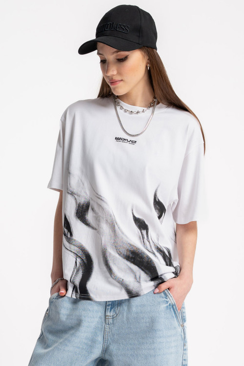 Biały t-shirt z kontrastową grafiką