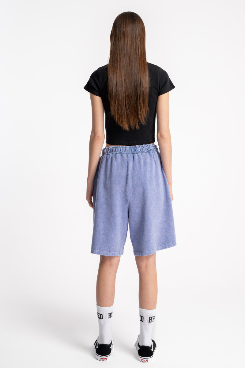 Czarny CROP TOP z ozdobną aplikacją