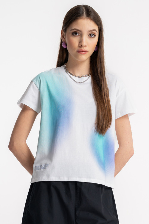 Biały t-shirt z kolorowym nadrukiem z przodu