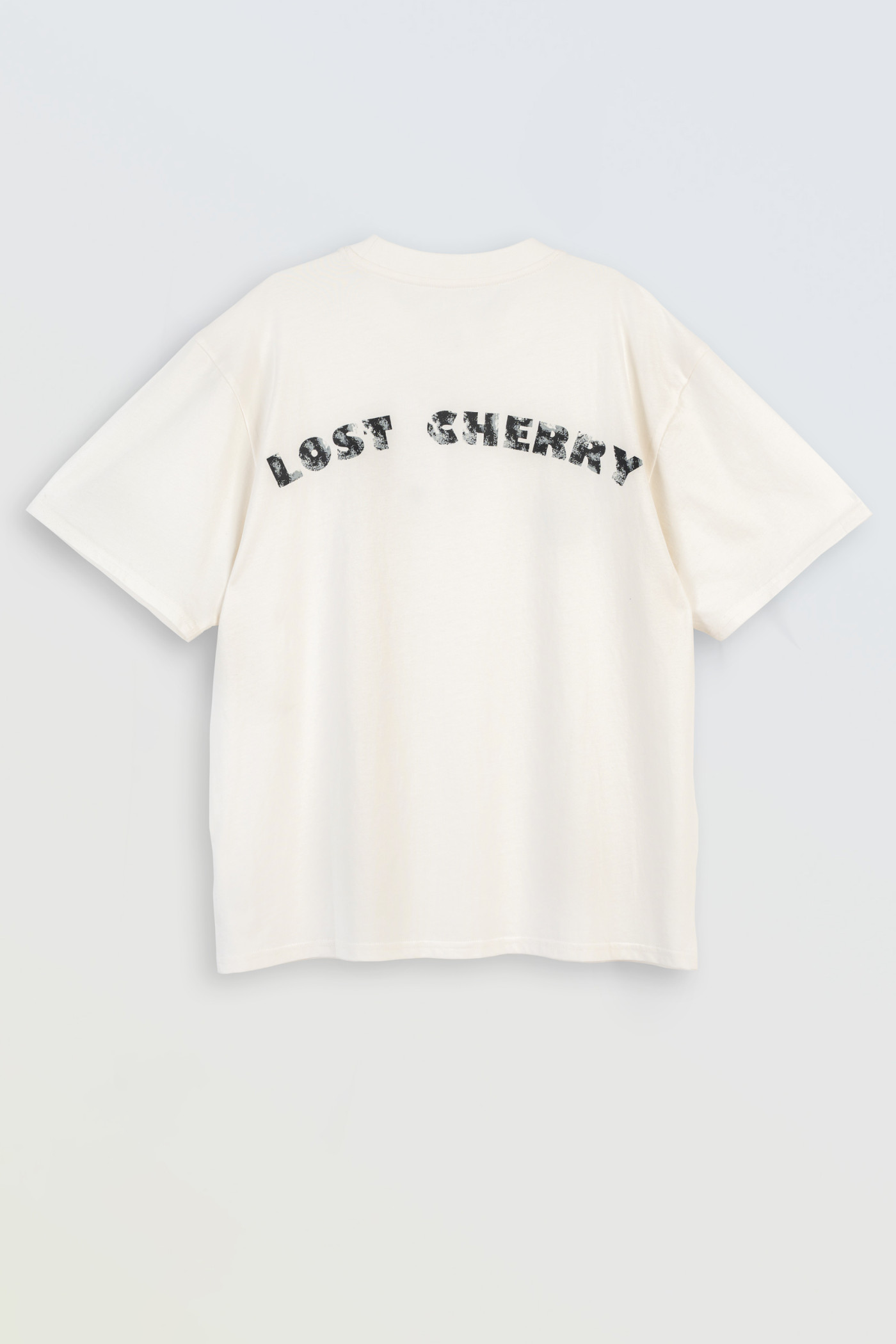 Kremowy t-shirt z autorską grafiką z przodu