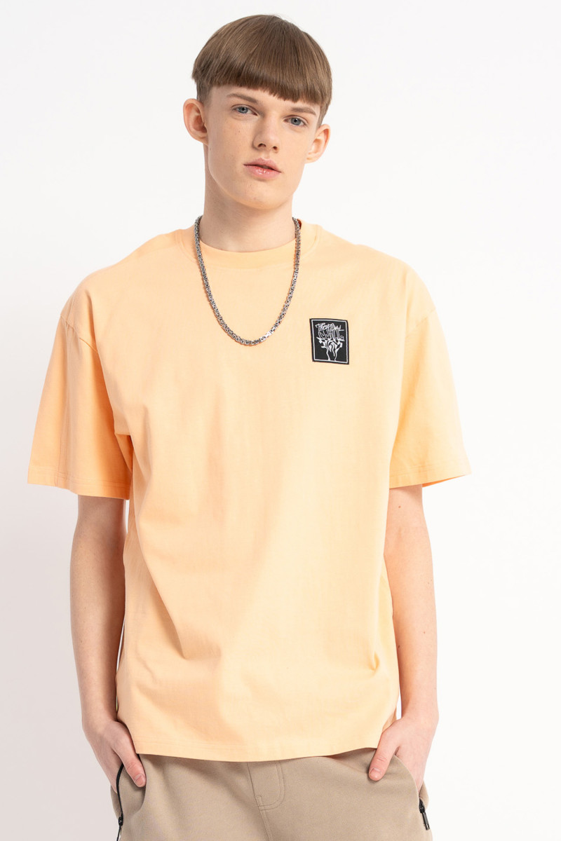 Pomarańczowy t-shirt z autorską grafiką z tyłu