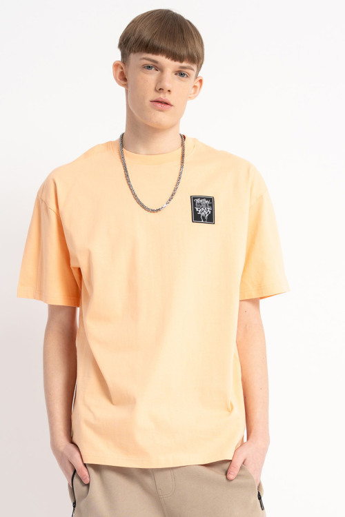 Pomarańczowy t-shirt z autorską grafiką z tyłu Pomarańczowy t-shirt z autorską grafiką z tyłu