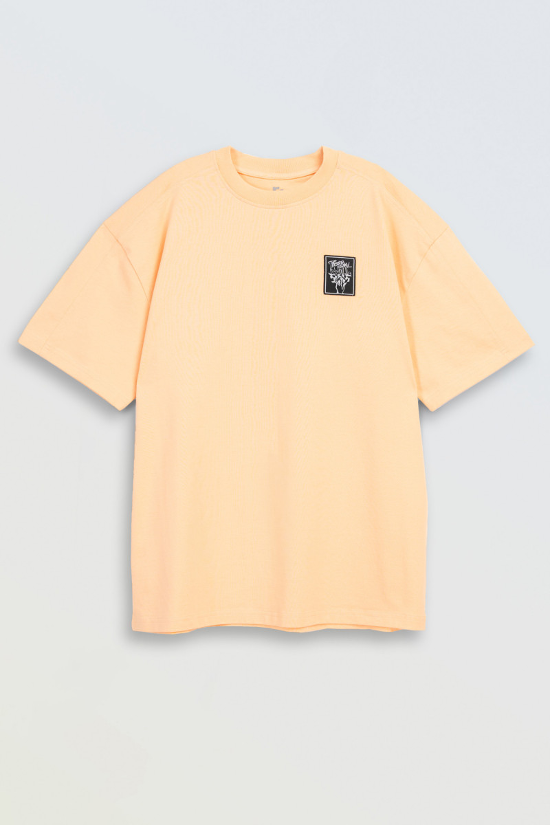 Pomarańczowy t-shirt z autorską grafiką z tyłu