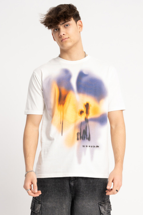 Kremowy t-shirt z autorską grafiką z przodu