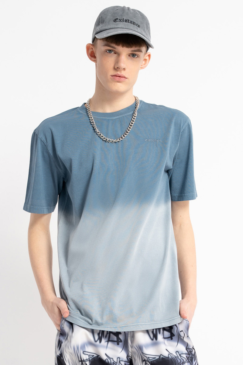 Niebieski t-shirt z efektem ombre