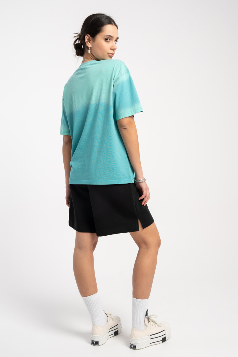 Turkusowy t-shirt z efektem sprayowania
