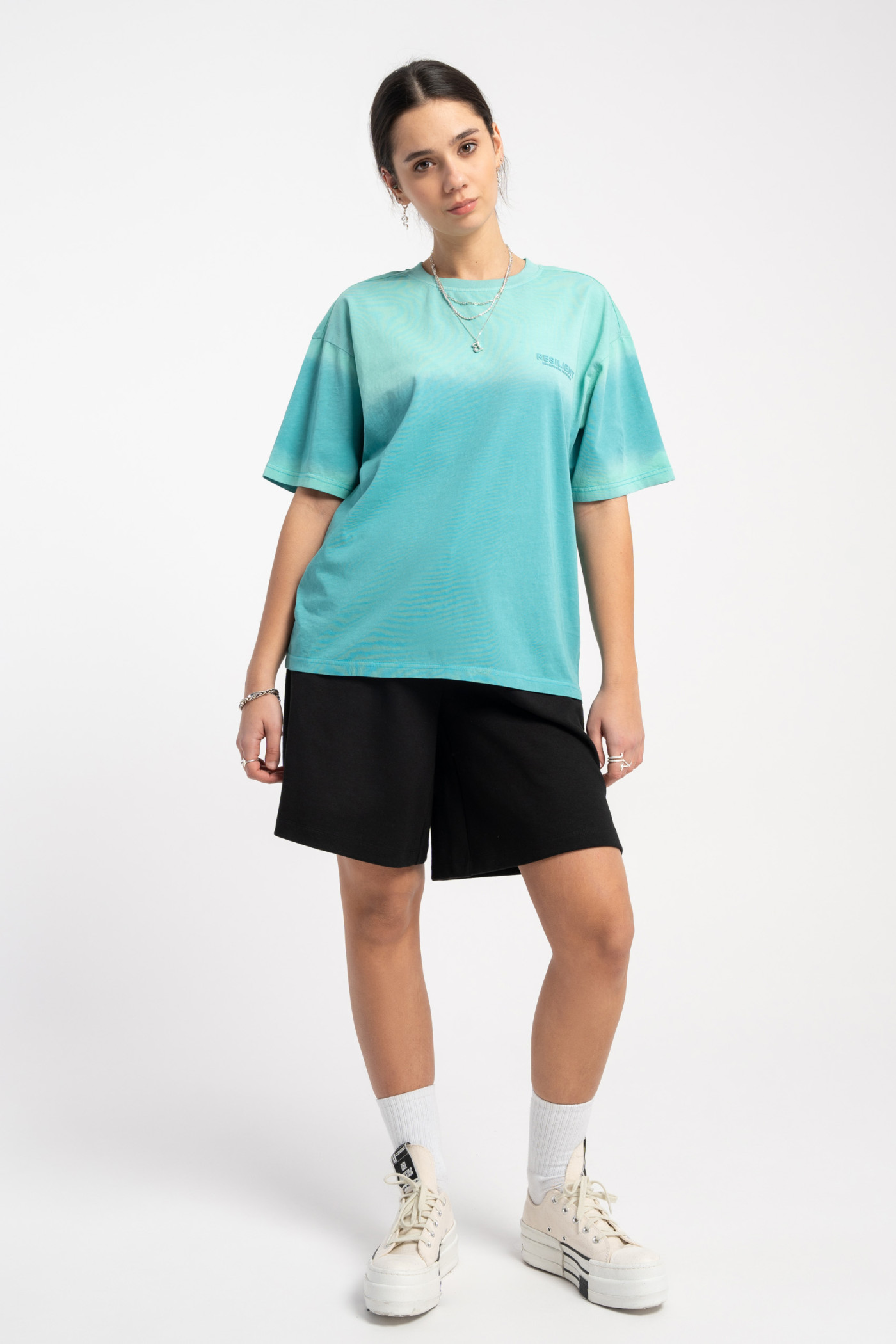 Turkusowy t-shirt z efektem sprayowania