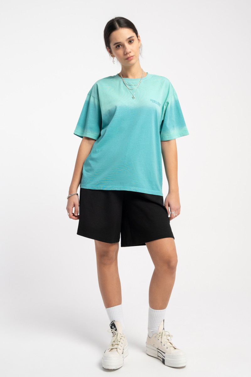 Turkusowy t-shirt z efektem sprayowania