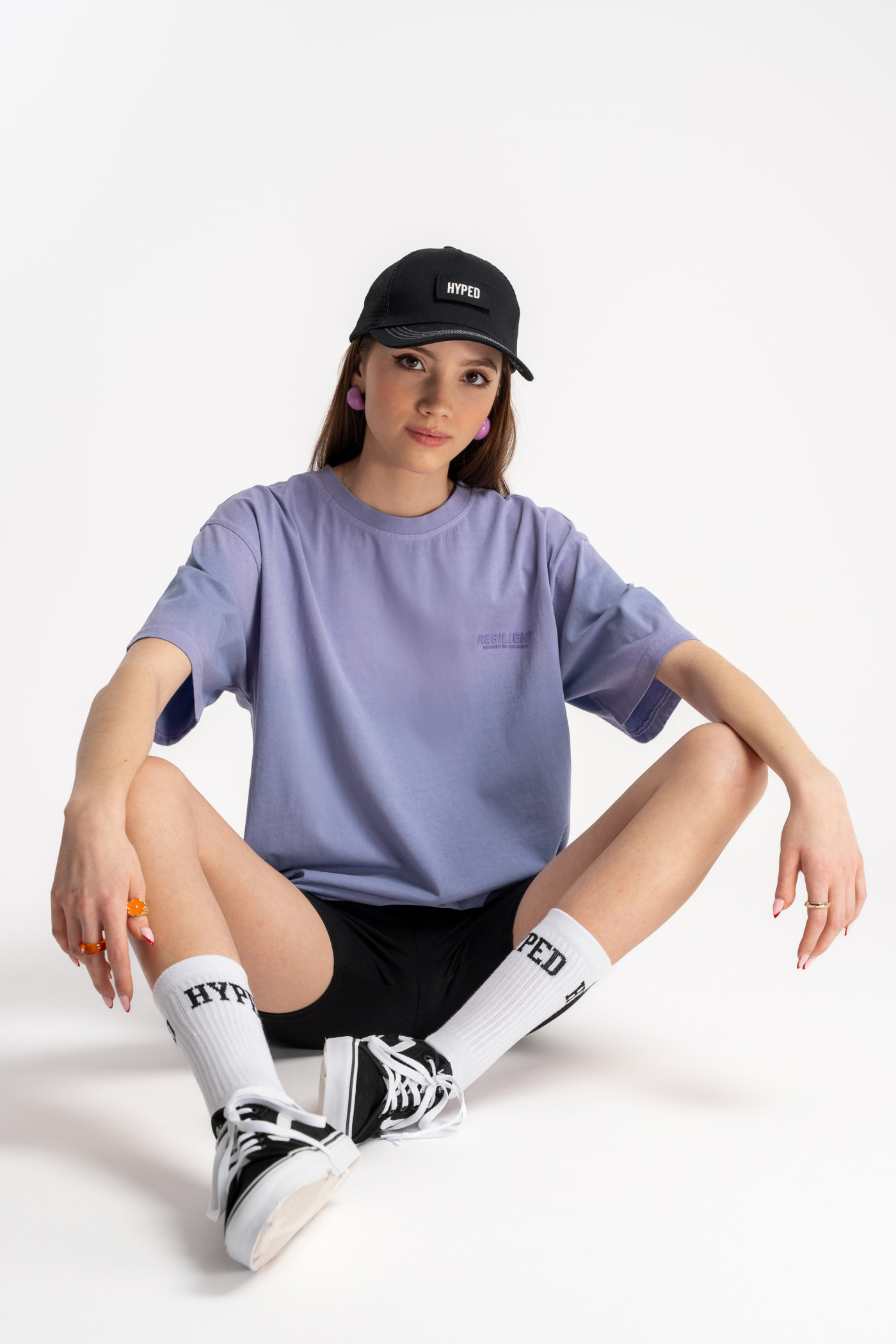 Fioletowy t-shirt z efektem sprayowania