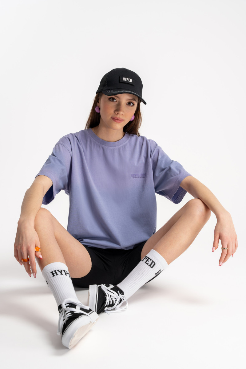 Fioletowy t-shirt z efektem sprayowania