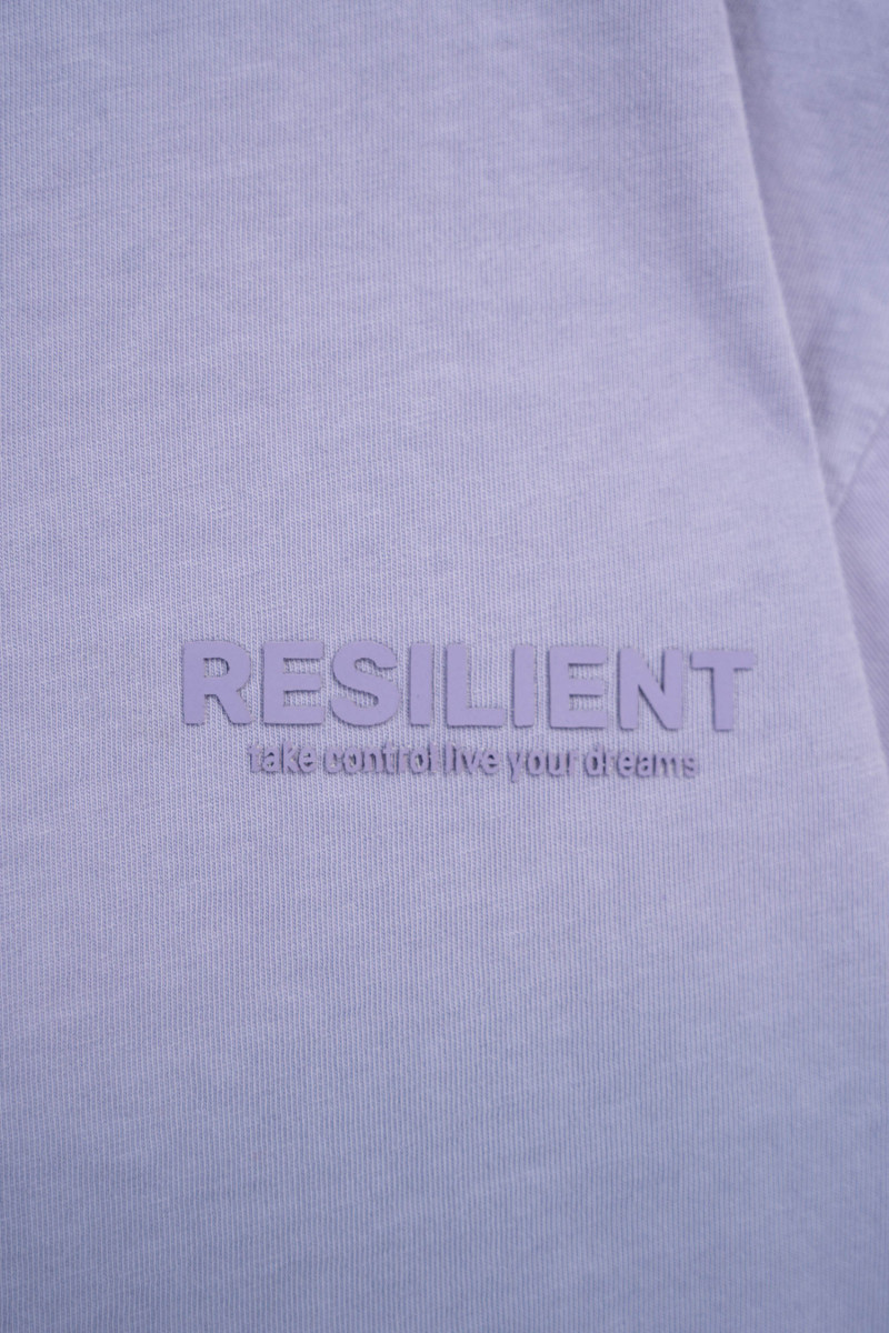 Fioletowy t-shirt z efektem sprayowania