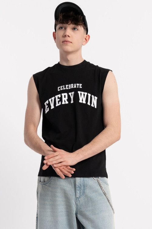 Czarny t-shirt bez rękawów z nadrukiem z przodu