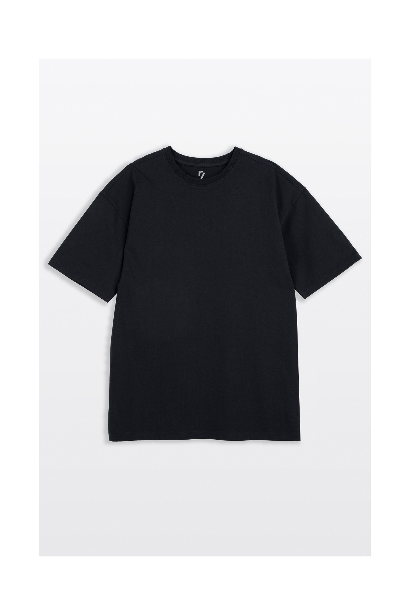Czarny luźny t-shirt bez nadruków