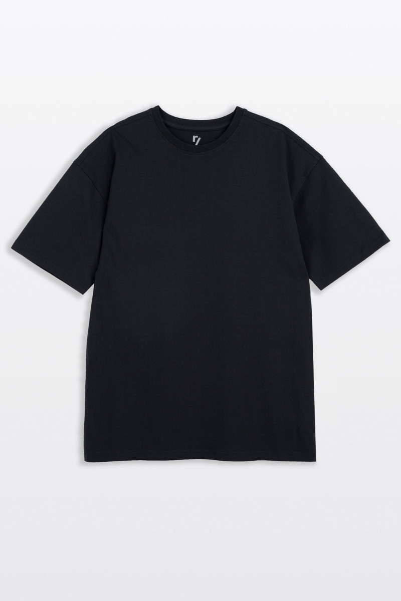 Czarny luźny t-shirt bez nadruków