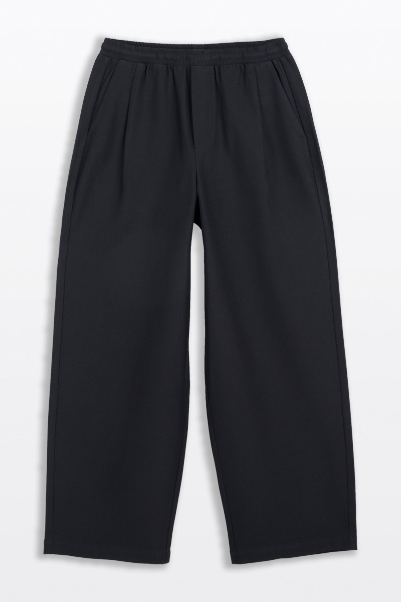 Czarne spodnie garniturowe typu CHINOS
