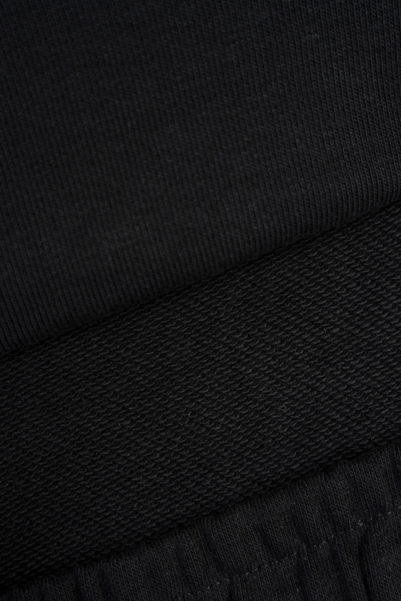 Czarne krótkie spodenki dresowe REGULAR bez nadruków