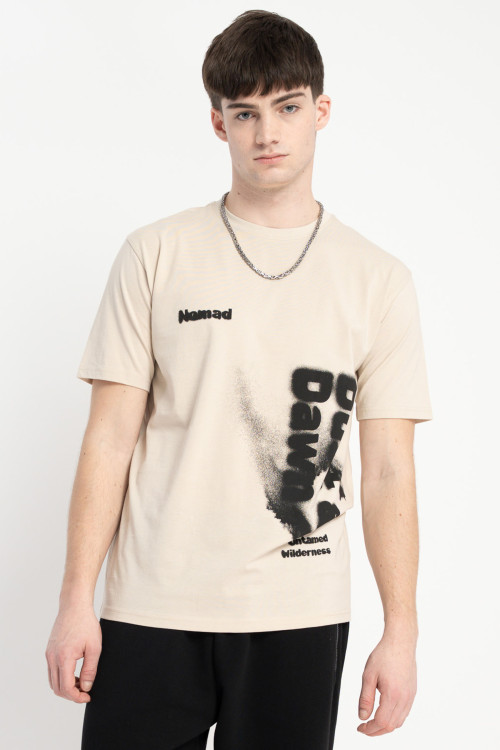Beżowy t-shirt z autorską grafiką
