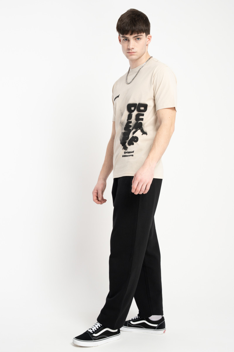 Beżowy t-shirt z autorską grafiką