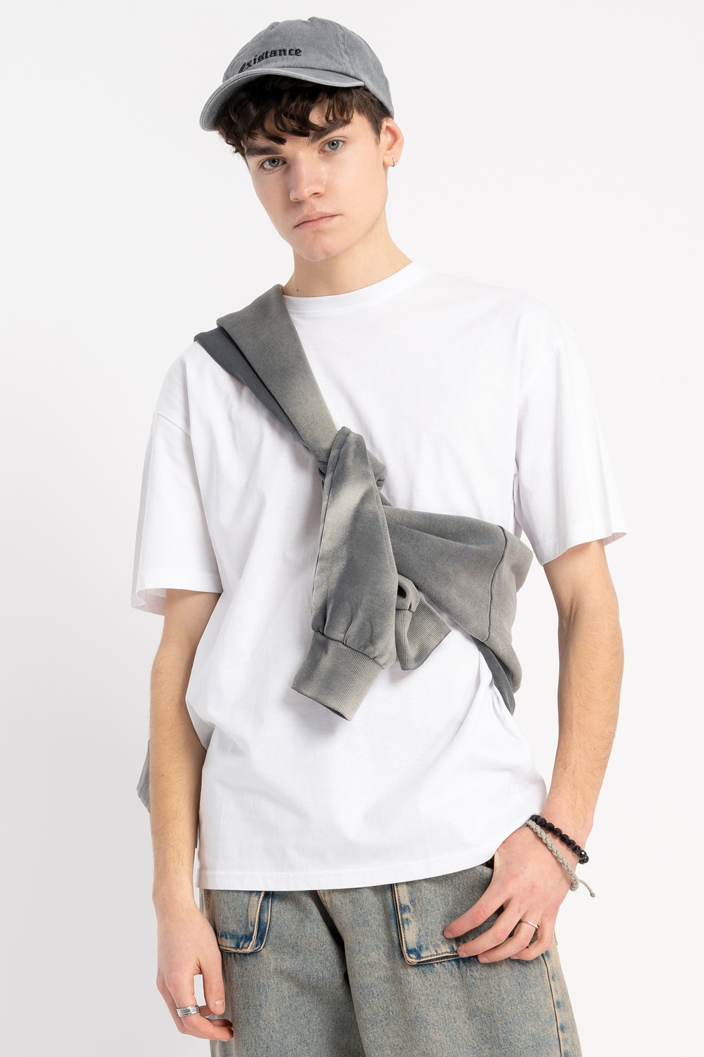 Biały t-shirt z nadrukiem z tyłu