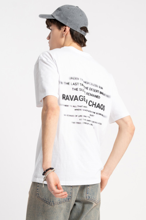 Biały t-shirt z nadrukiem z tyłu