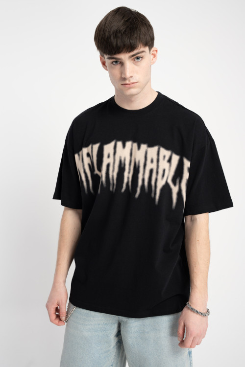 Czarny t-shirt z nadrukiem z przodu
