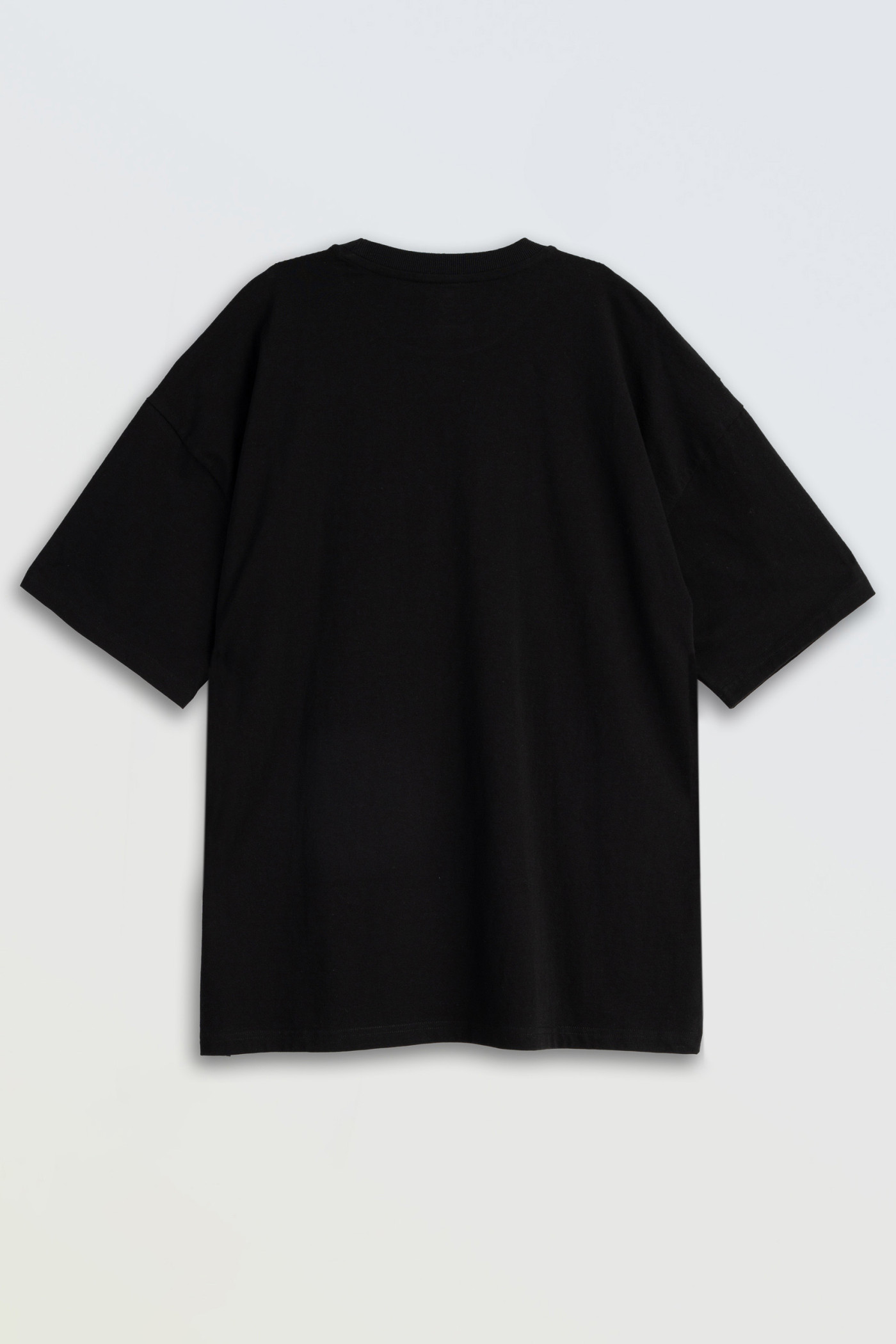Czarny t-shirt z nadrukiem z przodu