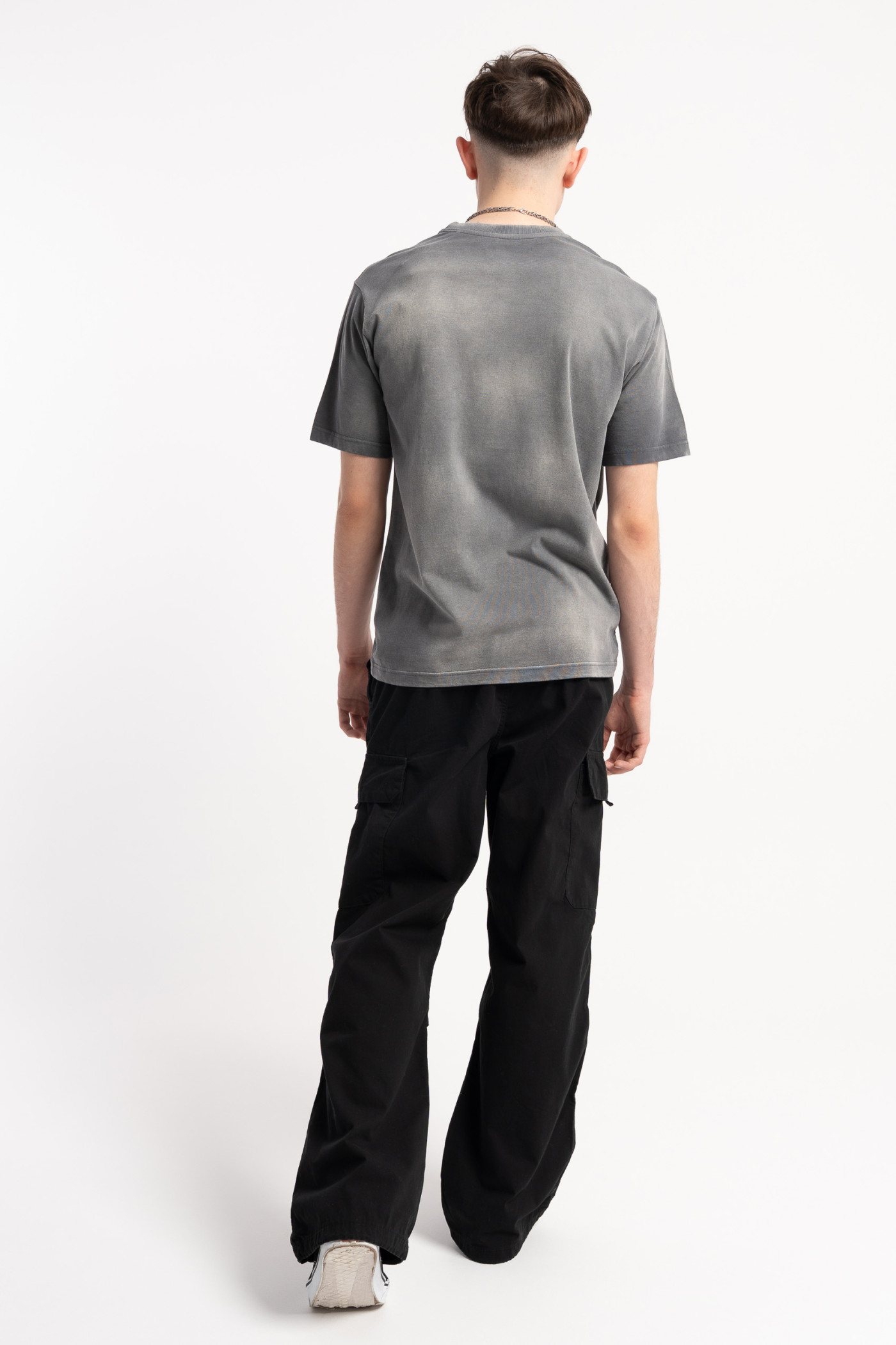 Szary t-shirt z efektem sprania