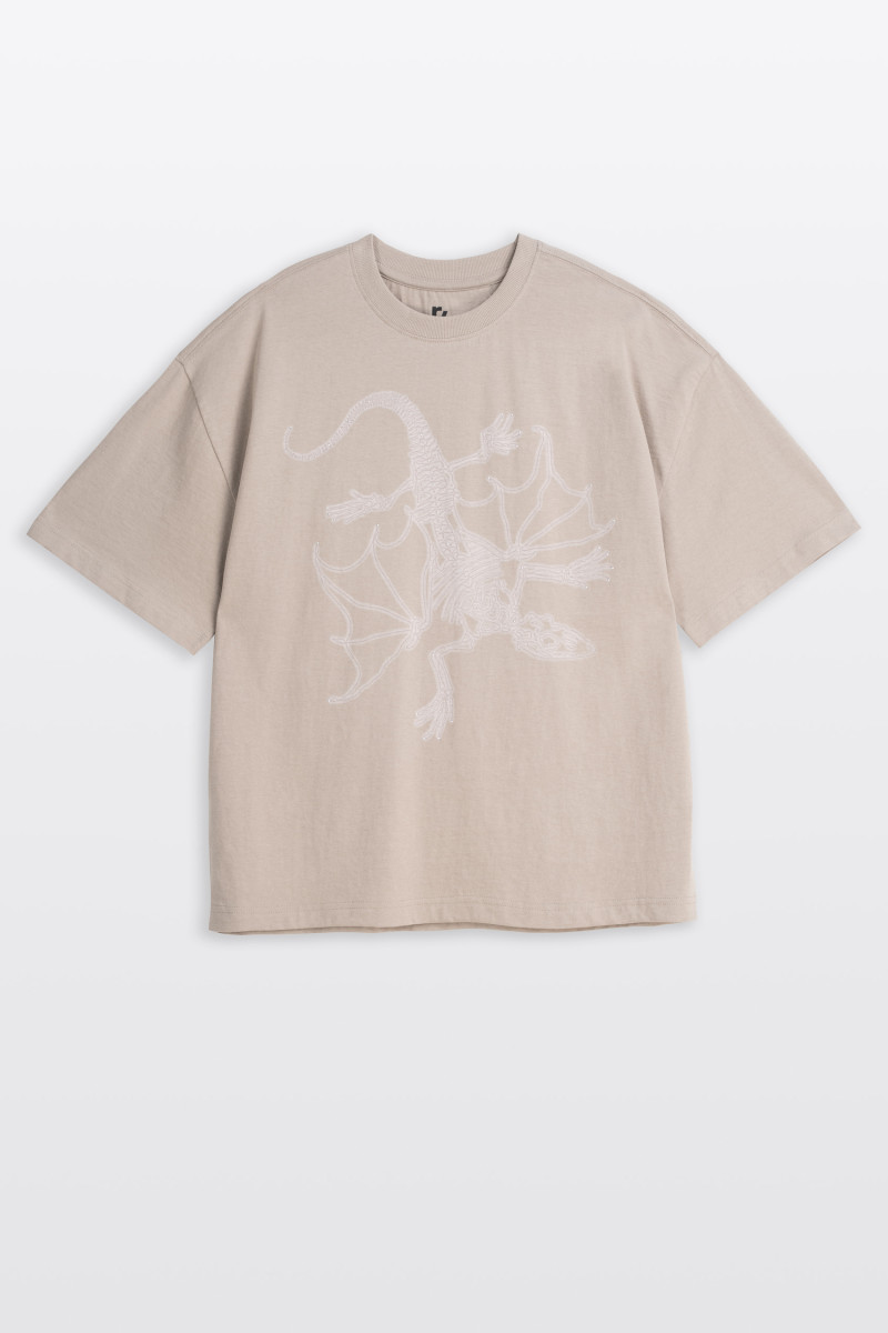 Beżowy t-shirt z autorską grafiką z przodu z kryształkami