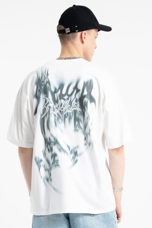 Biały t-shirt z autorską grafiką z tyłu