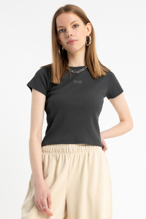 Szary CROP TOP z dzianiny prążkowanej